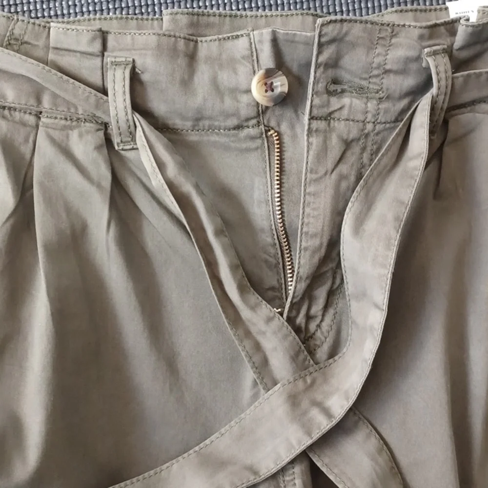 NWT - Size 11 green pants. "High-Rise Mom Pant". Light weight casual. Summer. - Picture 15 of 15